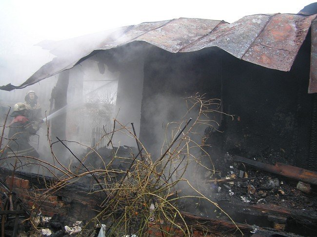 Ночью в Крюкове на пожаре обнаружен труп неизвестного Ночью в Крюкове на пожаре обнаружен труп неизвестного
