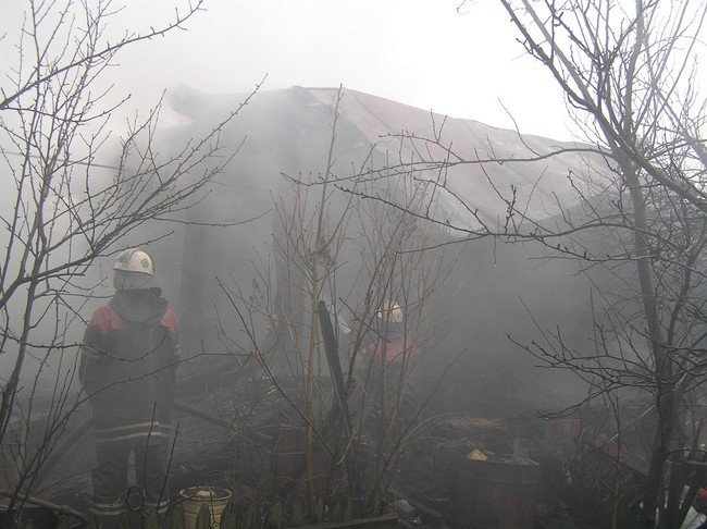 Ночью в Крюкове на пожаре обнаружен труп неизвестного Ночью в Крюкове на пожаре обнаружен труп неизвестного