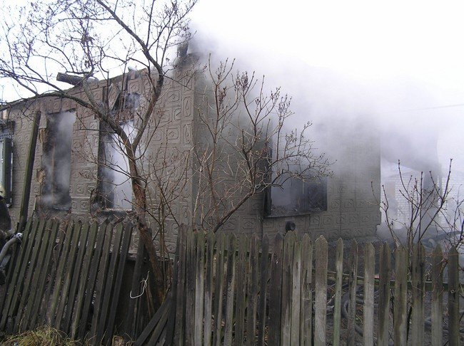 Ночью в Крюкове на пожаре обнаружен труп неизвестного Ночью в Крюкове на пожаре обнаружен труп неизвестного