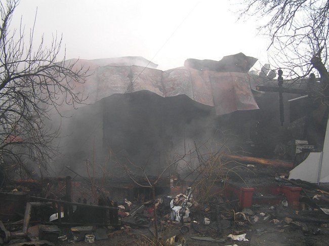 Ночью в Крюкове на пожаре обнаружен труп неизвестного Ночью в Крюкове на пожаре обнаружен труп неизвестного