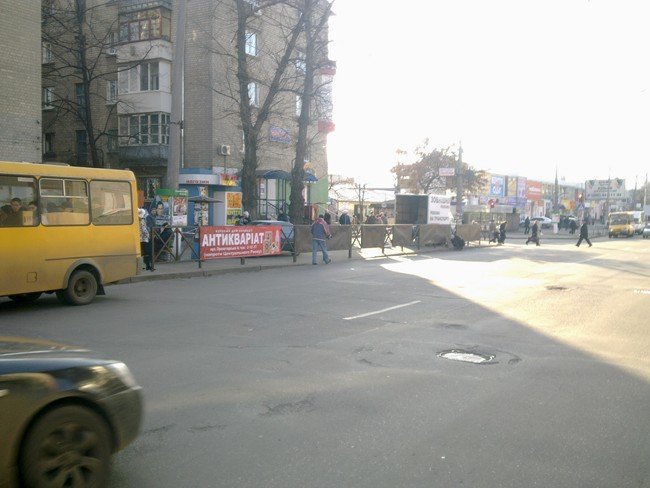 На «Центральном рынке» в Кременчуге установили спецограждения На «Центральном рынке» в Кременчуге установили спецограждения