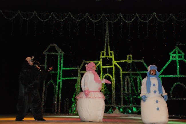 На новогоднем утреннике в ГДК снеговики вместе с вороном искали свою мечту (ФОТО) На новогоднем утреннике в ГДК снеговики вместе с вороном искали свою мечту (ФОТО)