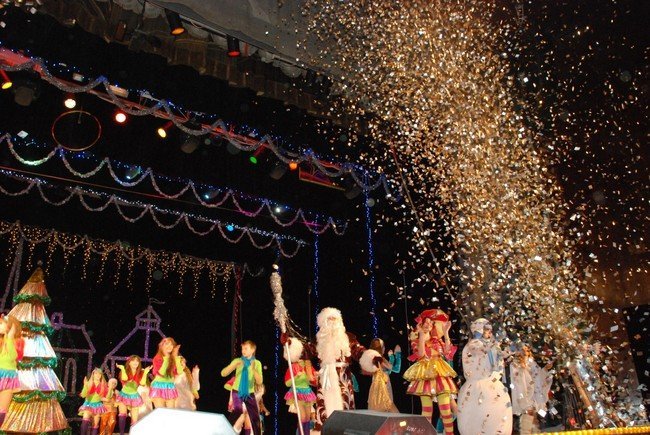 На новогоднем утреннике в ГДК снеговики вместе с вороном искали свою мечту (ФОТО) На новогоднем утреннике в ГДК снеговики вместе с вороном искали свою мечту (ФОТО)