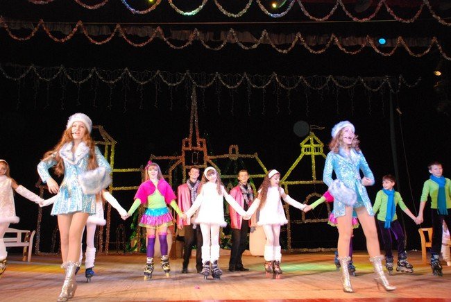 На новогоднем утреннике в ГДК снеговики вместе с вороном искали свою мечту (ФОТО) На новогоднем утреннике в ГДК снеговики вместе с вороном искали свою мечту (ФОТО)