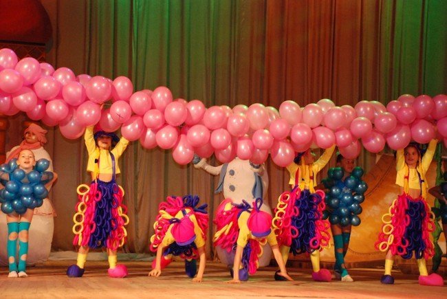 На новогоднем утреннике в ГДК снеговики вместе с вороном искали свою мечту (ФОТО) На новогоднем утреннике в ГДК снеговики вместе с вороном искали свою мечту (ФОТО)