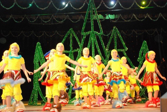 На новогоднем утреннике в ГДК снеговики вместе с вороном искали свою мечту (ФОТО) На новогоднем утреннике в ГДК снеговики вместе с вороном искали свою мечту (ФОТО)