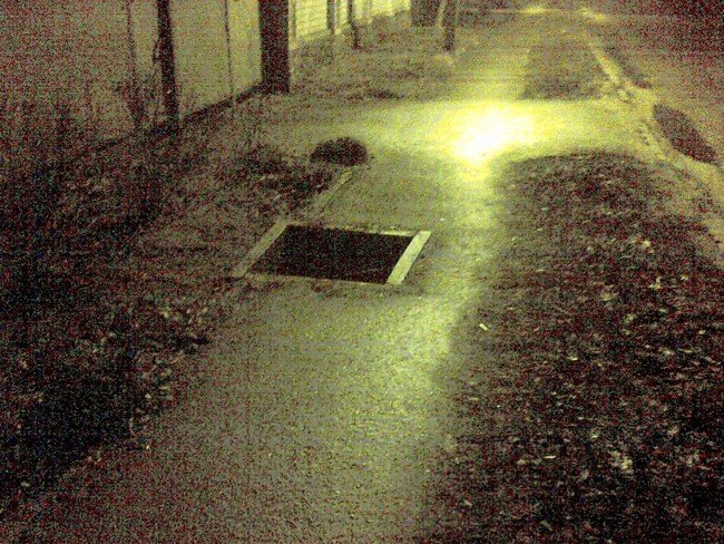 Открытый люк на Кировоградской (ФОТО) Открытый люк на Кировоградской (ФОТО)