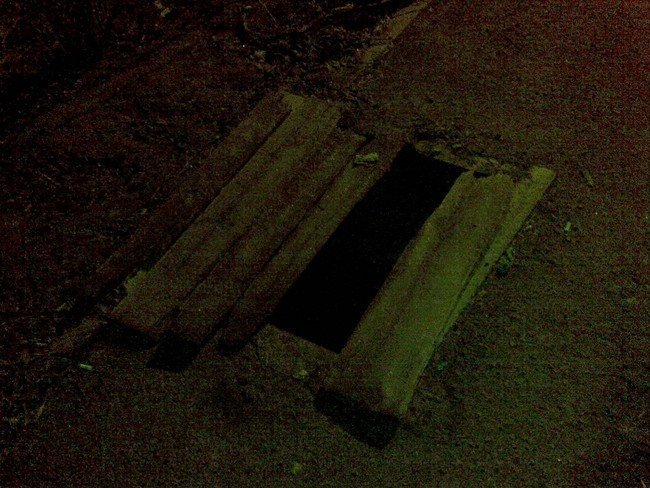 Открытый люк на Кировоградской (ФОТО) Открытый люк на Кировоградской (ФОТО)