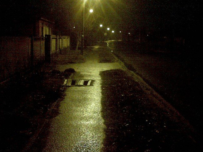 Открытый люк на Кировоградской (ФОТО) Открытый люк на Кировоградской (ФОТО)