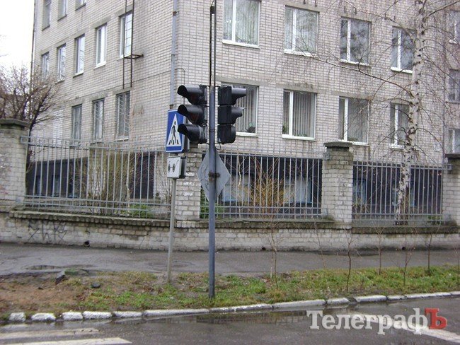 На перекрестке улиц Горького и Цюрупы не работают три светофора (ФОТО) На перекрестке улиц Горького и Цюрупы не работают три светофора (ФОТО)