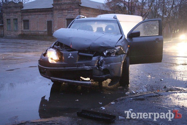 ДТП на перекрестке ул.Шевченко и ул.Бутырина ДТП на перекрестке ул.Шевченко и ул.Бутырина