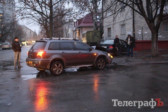 ДТП на перекрестке ул.Шевченко и ул.Бутырина ДТП на перекрестке ул.Шевченко и ул.Бутырина