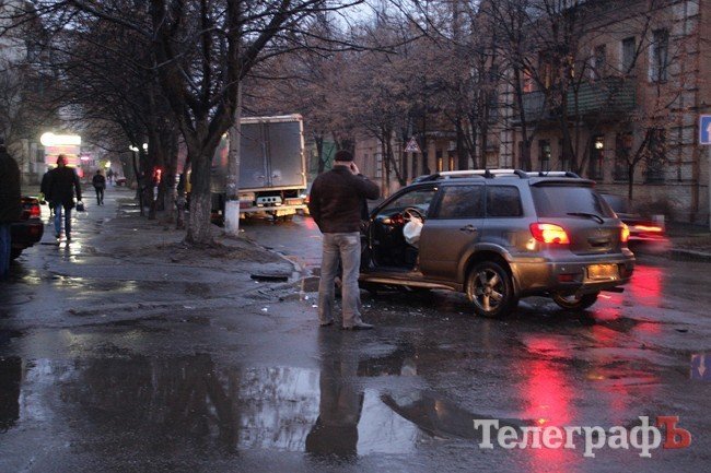 ДТП на перекрестке ул.Шевченко и ул.Бутырина ДТП на перекрестке ул.Шевченко и ул.Бутырина