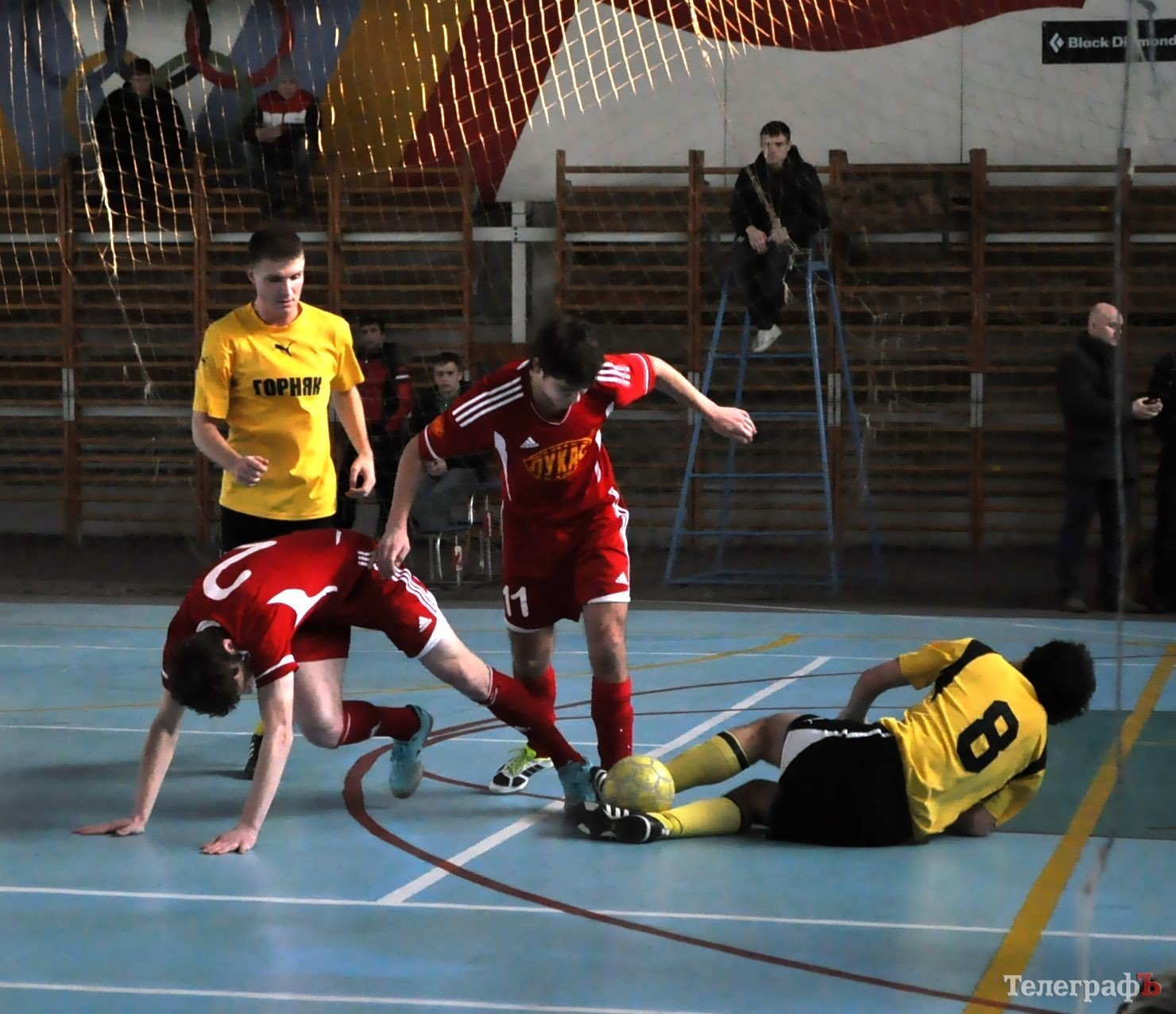 Футзал. Чемпионат Кременчуга. КНУ притормозил ОЛСУ. Футзал. Чемпионат Кременчуга. КНУ притормозил ОЛСУ.