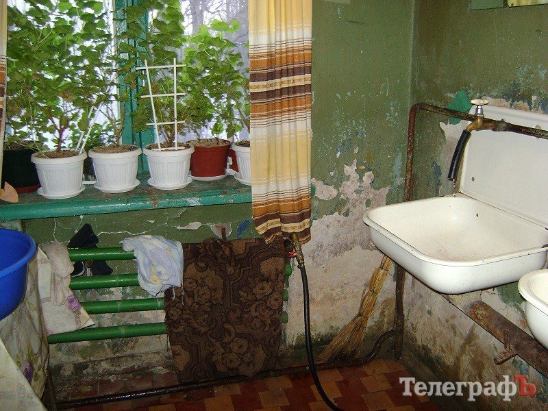 Погорільці: ДТП перетворило будинок сім'ї Щербакових на руїну і майже не залишило шансів на його відбудову Погорільці: ДТП перетворило будинок сім'ї Щербакових на руїну і майже не залишило шансів на його відбудову