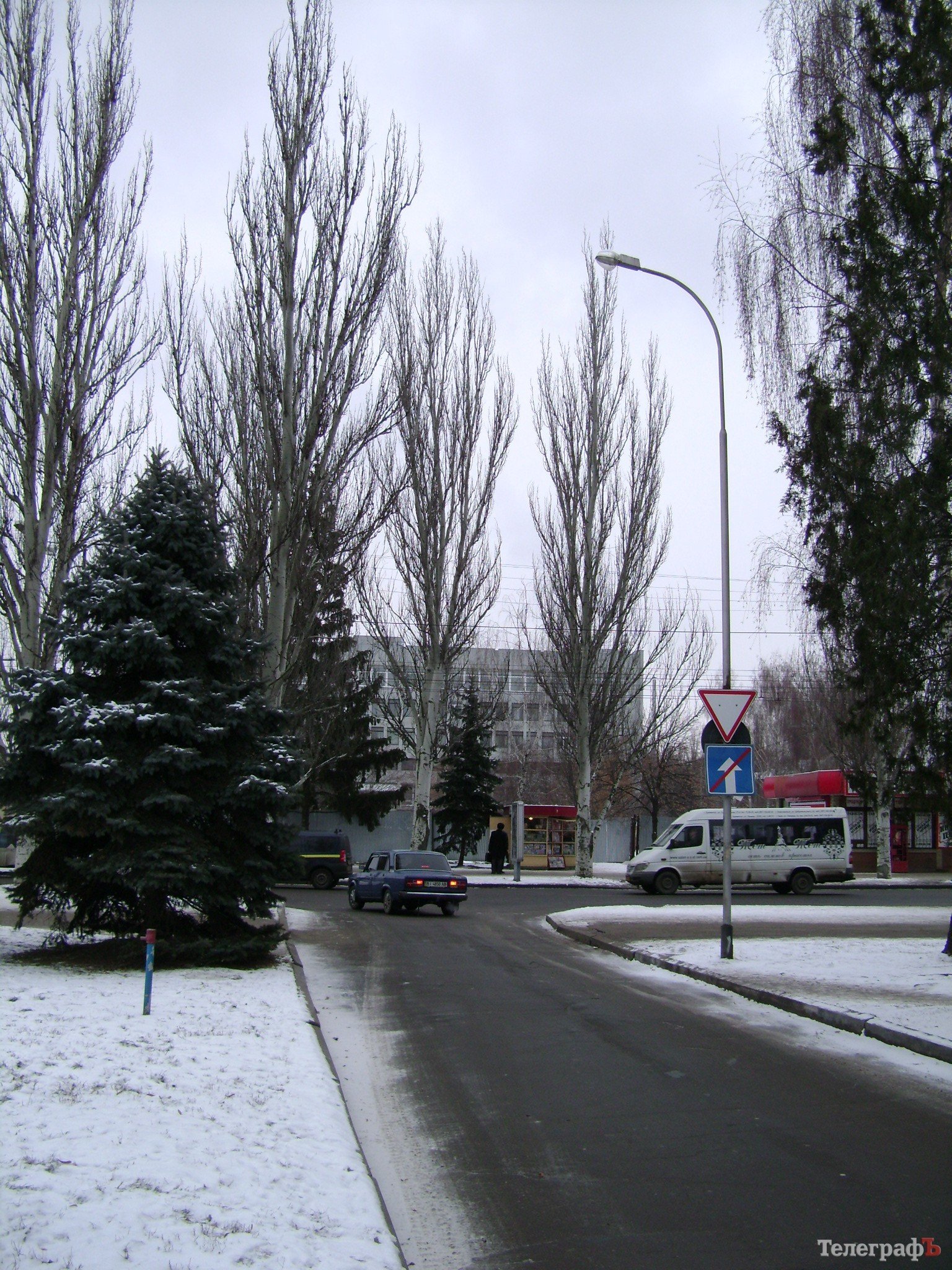 На бульваре Пушкина нет знаков «Пешеходный переход» и отсутствуют признаки «зебр» На бульваре Пушкина нет знаков «Пешеходный переход» и отсутствуют признаки «зебр»