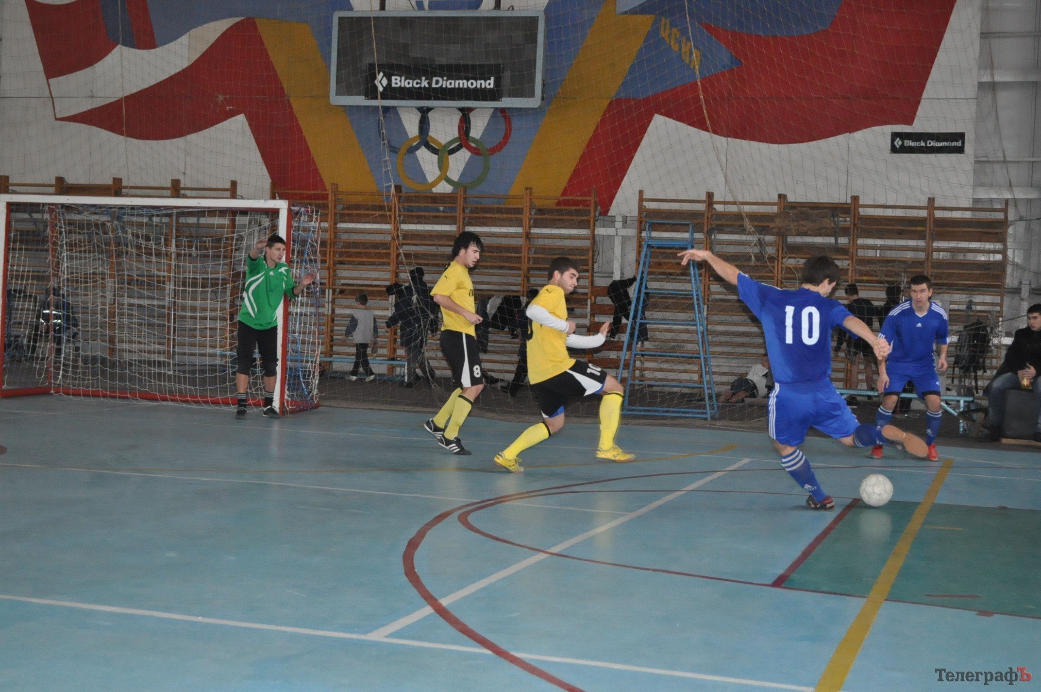 ФУТЗАЛ. Чемпионат Кременчуга. Первая победа «Нефтяника» и крах «Лукаса». ФУТЗАЛ. Чемпионат Кременчуга. Первая победа «Нефтяника» и крах «Лукаса».