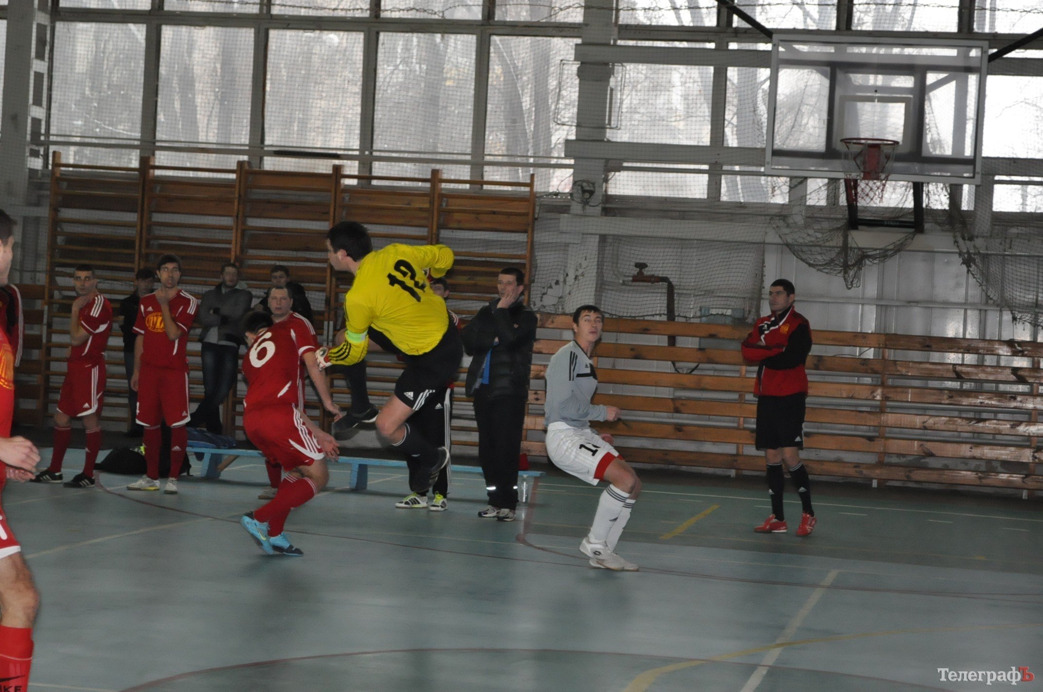 ФУТЗАЛ. Чемпионат Кременчуга. Первая победа «Нефтяника» и крах «Лукаса». ФУТЗАЛ. Чемпионат Кременчуга. Первая победа «Нефтяника» и крах «Лукаса».