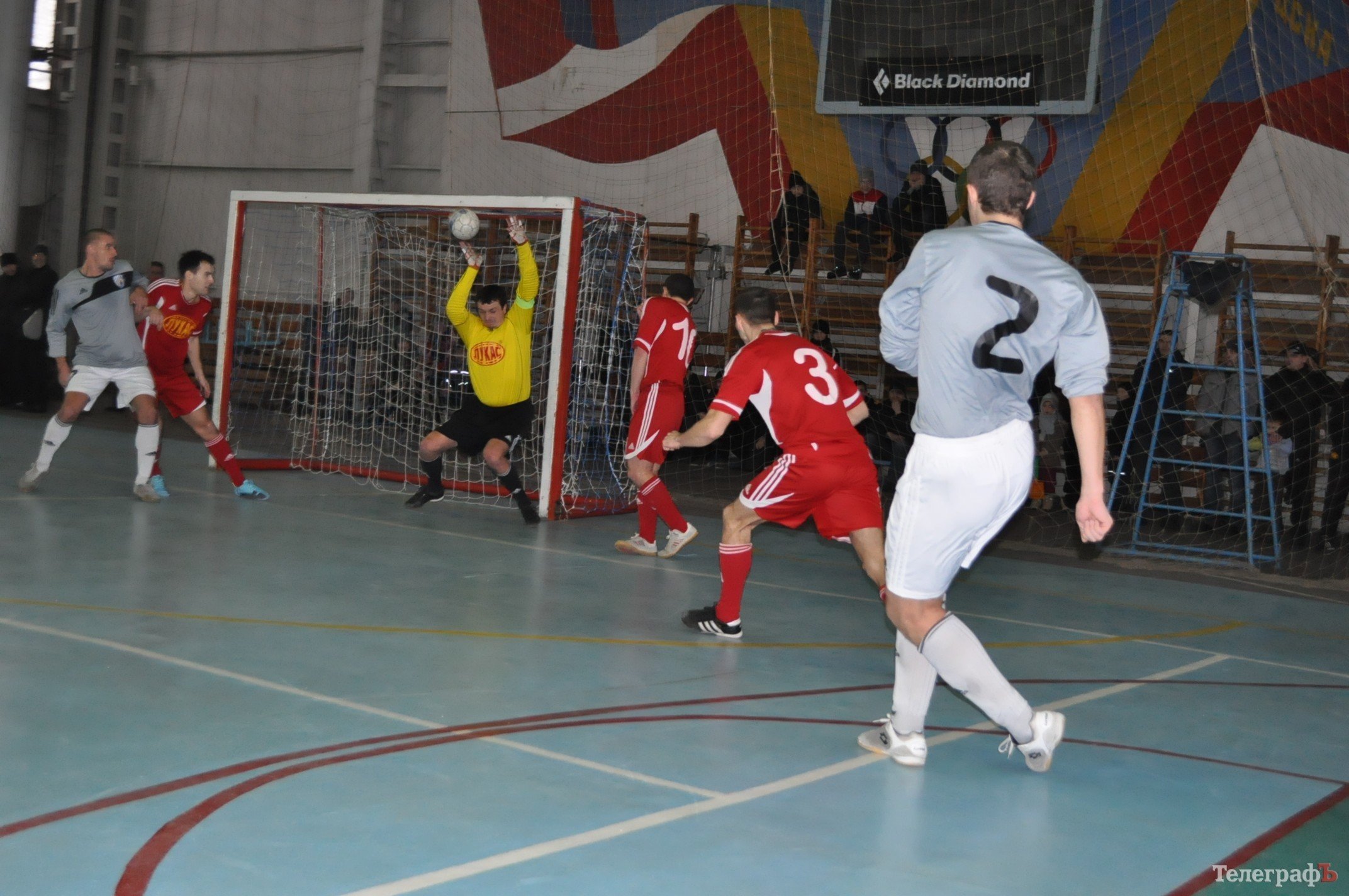 ФУТЗАЛ. Чемпионат Кременчуга. Первая победа «Нефтяника» и крах «Лукаса». ФУТЗАЛ. Чемпионат Кременчуга. Первая победа «Нефтяника» и крах «Лукаса».