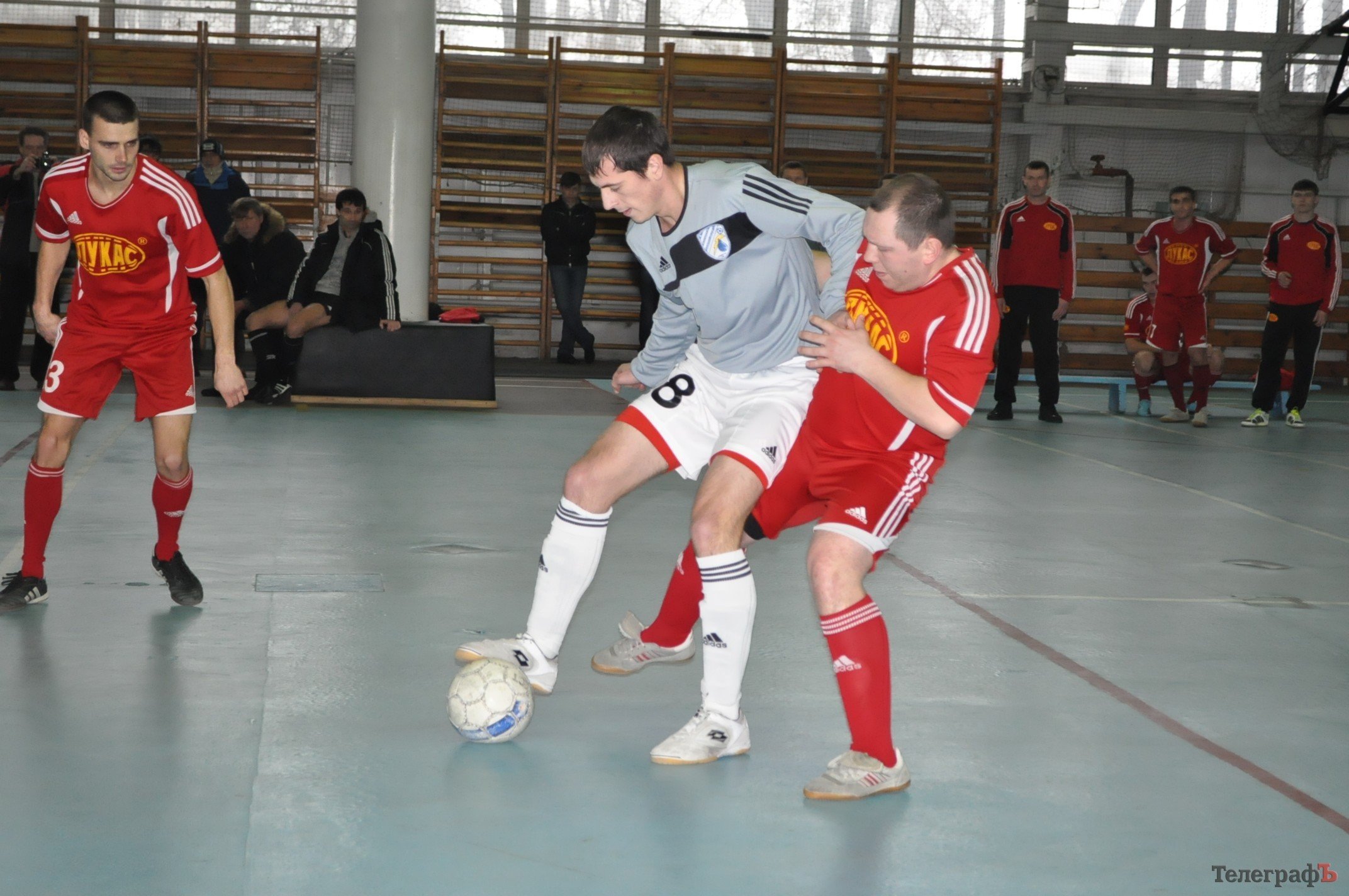 ФУТЗАЛ. Чемпионат Кременчуга. Первая победа «Нефтяника» и крах «Лукаса». ФУТЗАЛ. Чемпионат Кременчуга. Первая победа «Нефтяника» и крах «Лукаса».