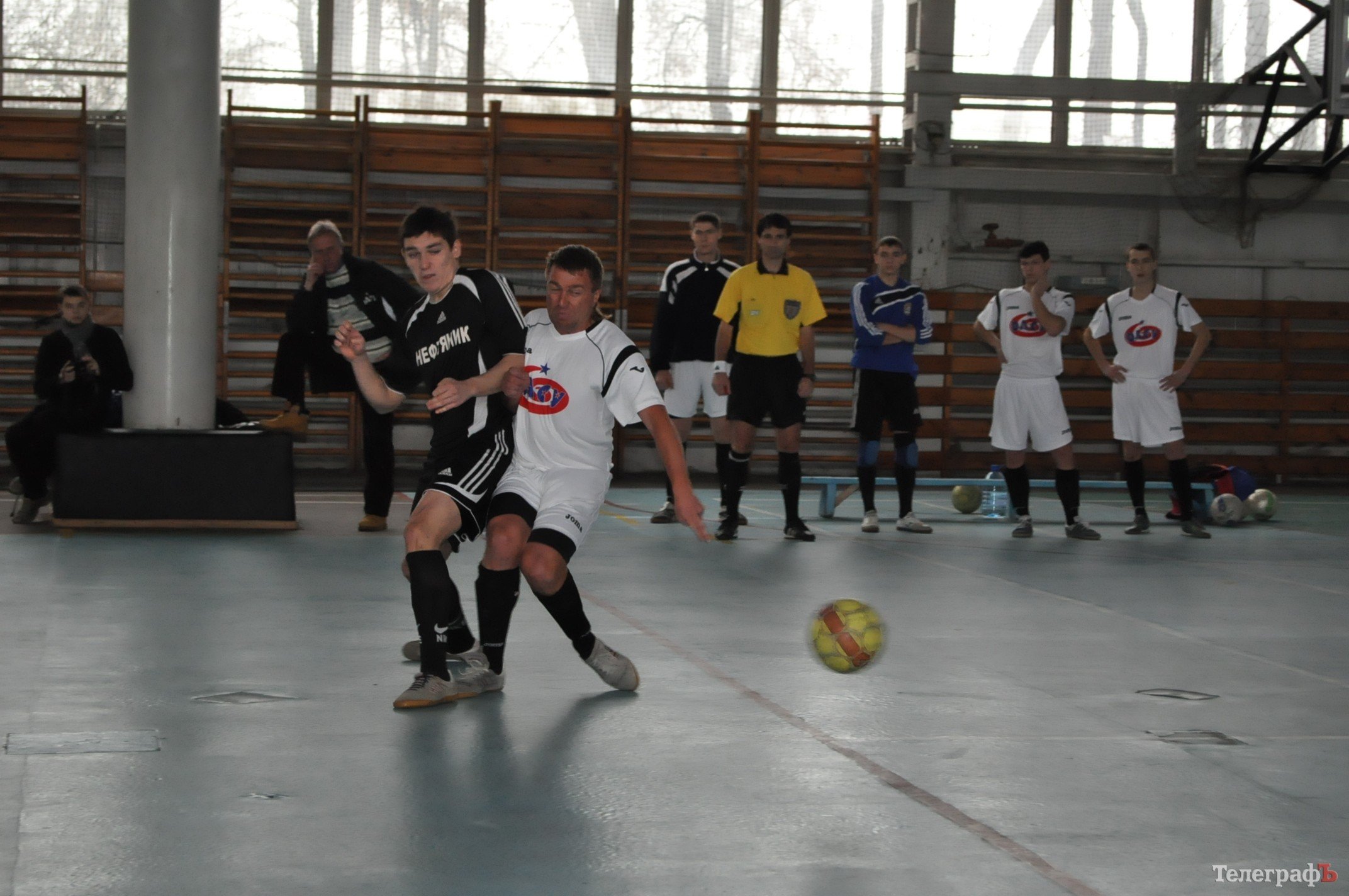 ФУТЗАЛ. Чемпионат Кременчуга. Первая победа «Нефтяника» и крах «Лукаса». ФУТЗАЛ. Чемпионат Кременчуга. Первая победа «Нефтяника» и крах «Лукаса».