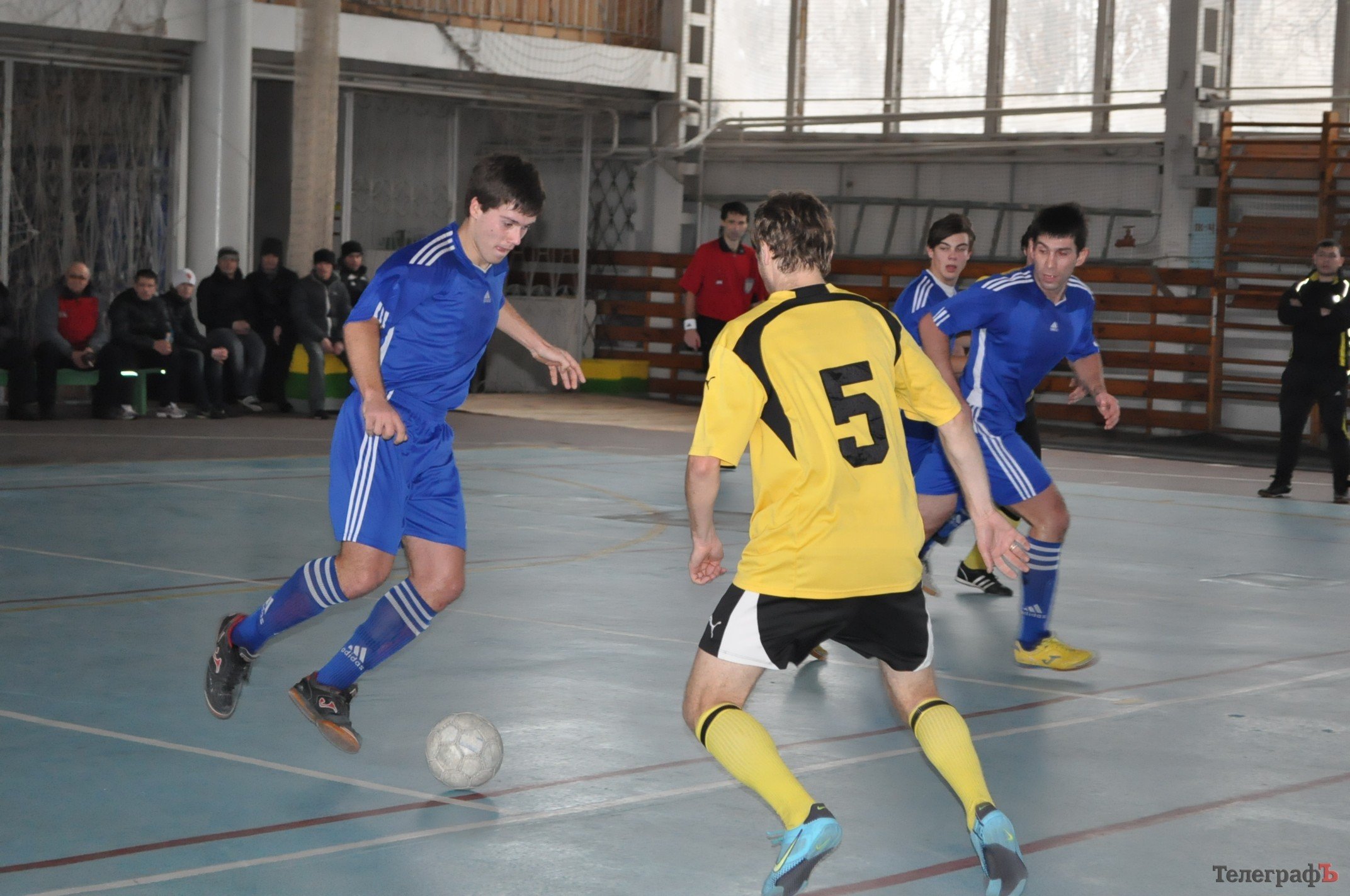 ФУТЗАЛ. Чемпионат Кременчуга. Первая победа «Нефтяника» и крах «Лукаса». ФУТЗАЛ. Чемпионат Кременчуга. Первая победа «Нефтяника» и крах «Лукаса».