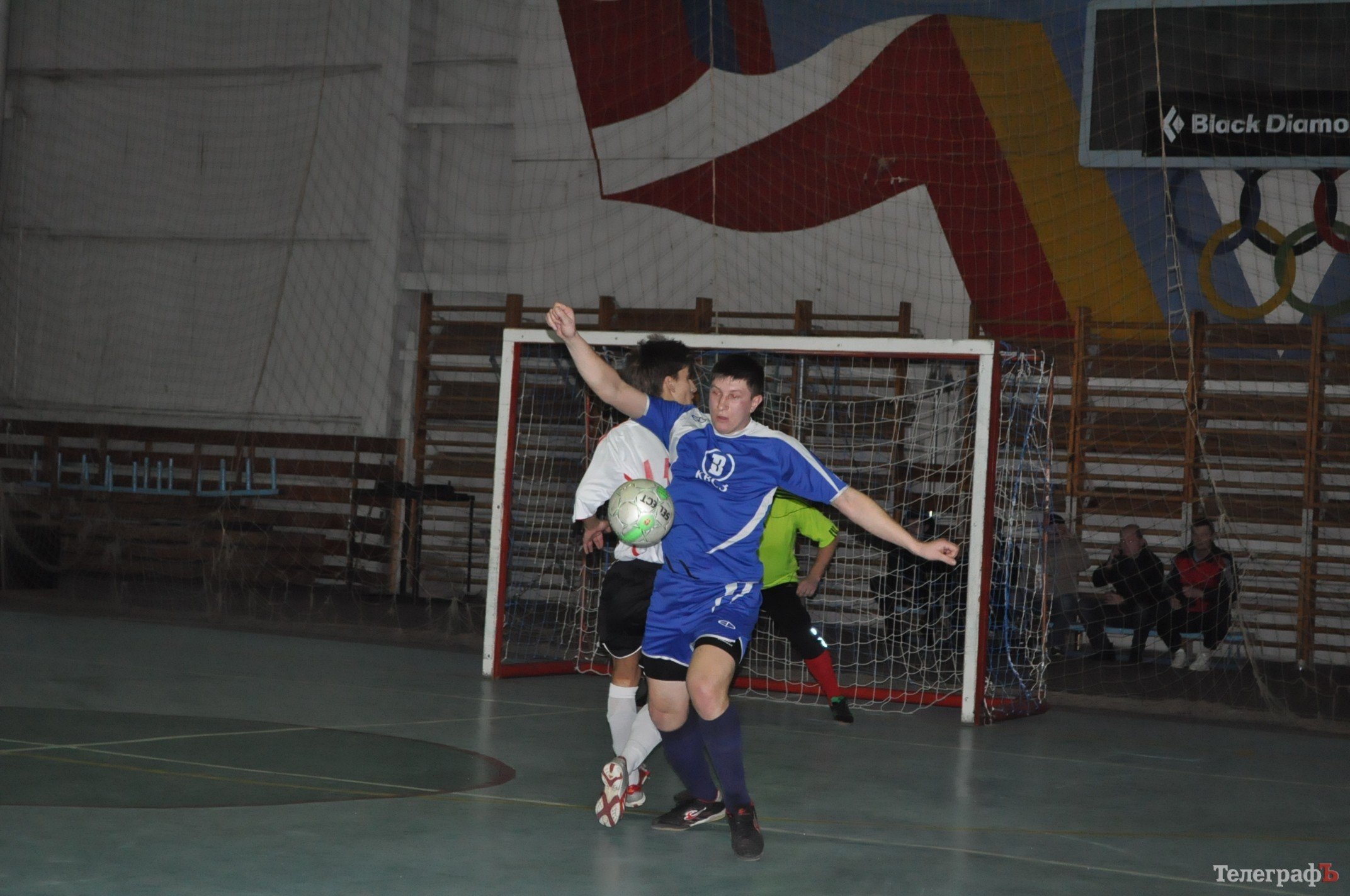 ФУТЗАЛ. Чемпионат Кременчуга. Первая победа «Нефтяника» и крах «Лукаса». ФУТЗАЛ. Чемпионат Кременчуга. Первая победа «Нефтяника» и крах «Лукаса».