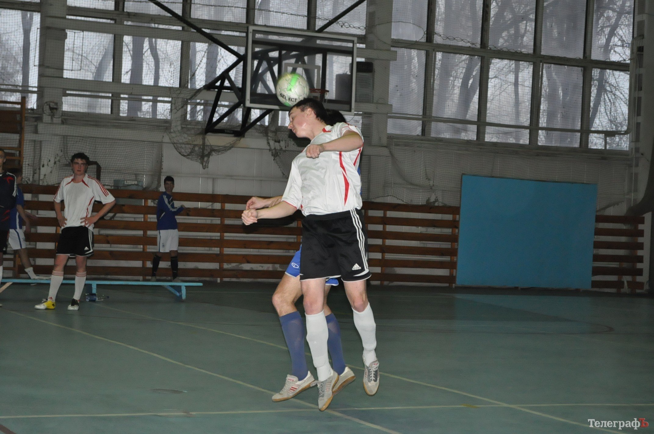 ФУТЗАЛ. Чемпионат Кременчуга. Первая победа «Нефтяника» и крах «Лукаса». ФУТЗАЛ. Чемпионат Кременчуга. Первая победа «Нефтяника» и крах «Лукаса».