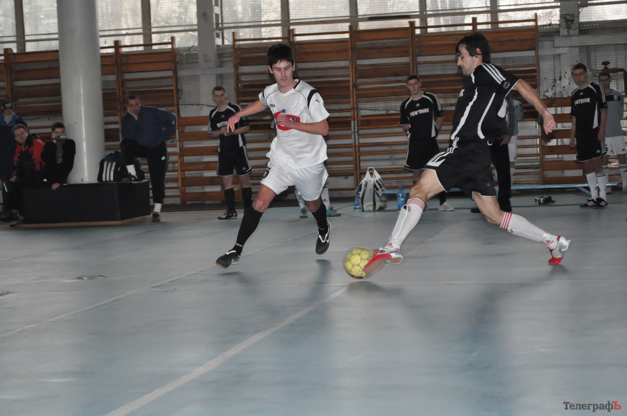 ФУТЗАЛ. Чемпионат Кременчуга. Первая победа «Нефтяника» и крах «Лукаса». ФУТЗАЛ. Чемпионат Кременчуга. Первая победа «Нефтяника» и крах «Лукаса».
