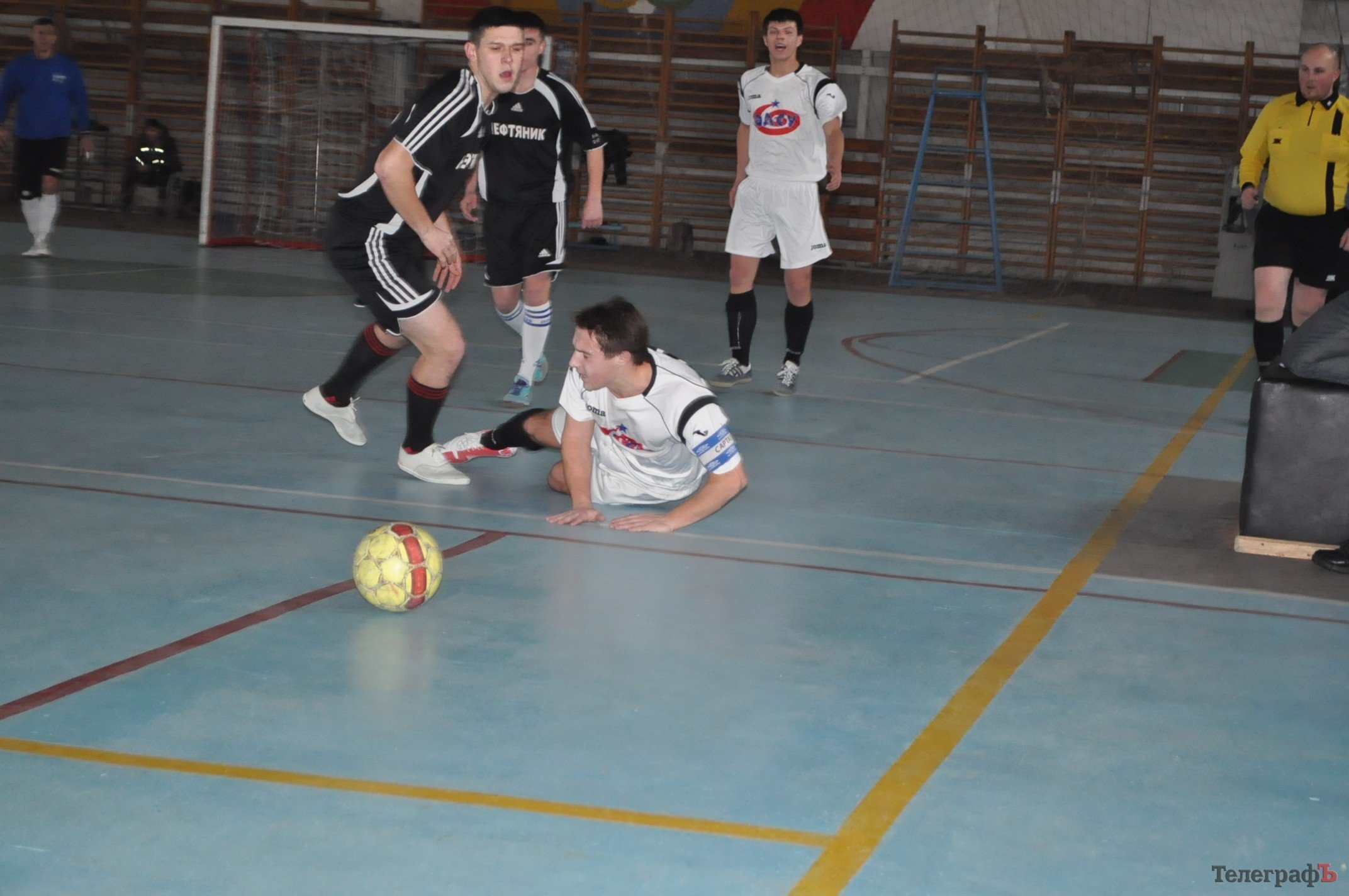 ФУТЗАЛ. Чемпионат Кременчуга. Первая победа «Нефтяника» и крах «Лукаса». ФУТЗАЛ. Чемпионат Кременчуга. Первая победа «Нефтяника» и крах «Лукаса».