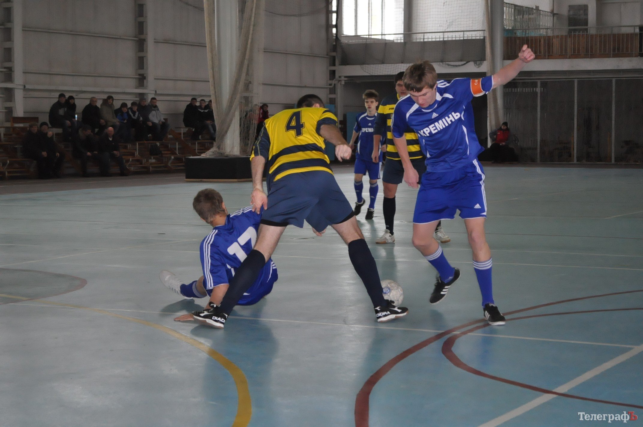 ФУТЗАЛ. Чемпионат Кременчуга. Первая победа «Нефтяника» и крах «Лукаса». ФУТЗАЛ. Чемпионат Кременчуга. Первая победа «Нефтяника» и крах «Лукаса».