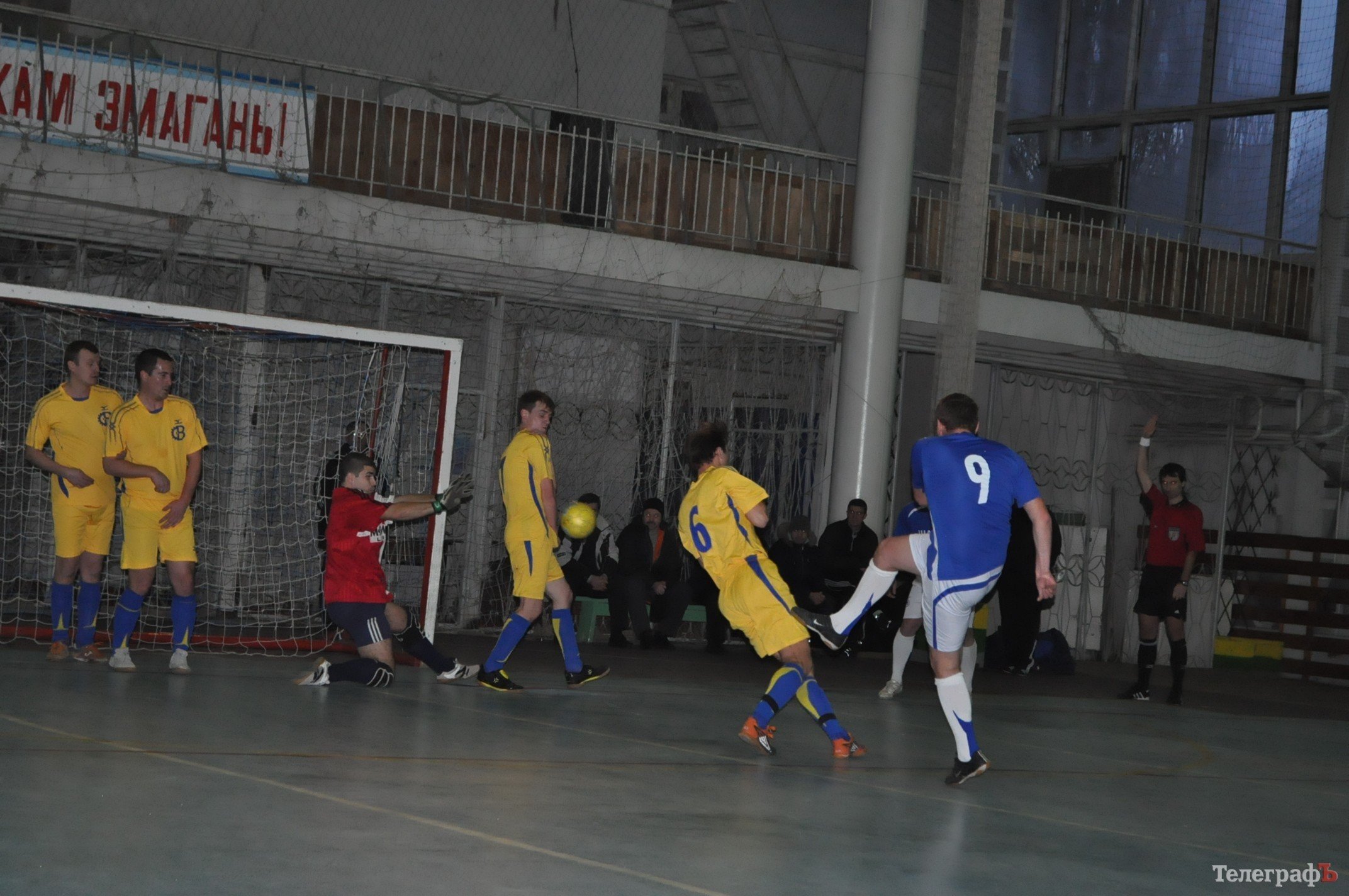 ФУТЗАЛ. Чемпионат Кременчуга. Первая победа «Нефтяника» и крах «Лукаса». ФУТЗАЛ. Чемпионат Кременчуга. Первая победа «Нефтяника» и крах «Лукаса».