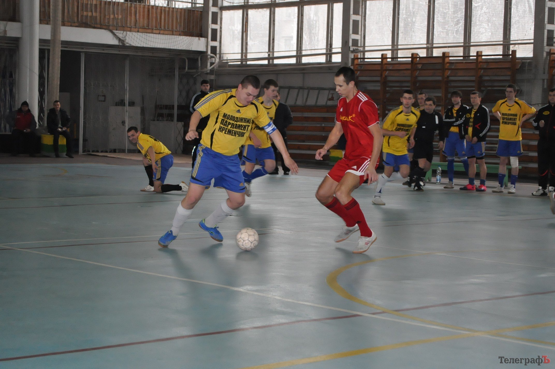 ФУТЗАЛ. Чемпионат Кременчуга. Первая победа «Нефтяника» и крах «Лукаса». ФУТЗАЛ. Чемпионат Кременчуга. Первая победа «Нефтяника» и крах «Лукаса».