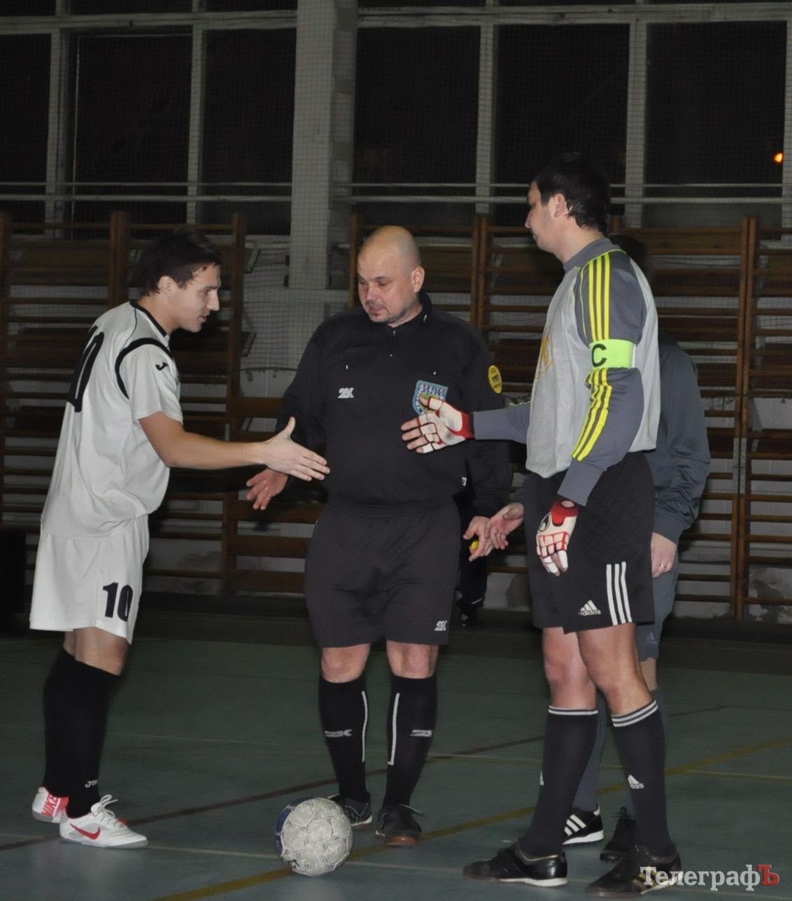 ФУТЗАЛ. "Лукас" показывает зубы ФУТЗАЛ. "Лукас" показывает зубы