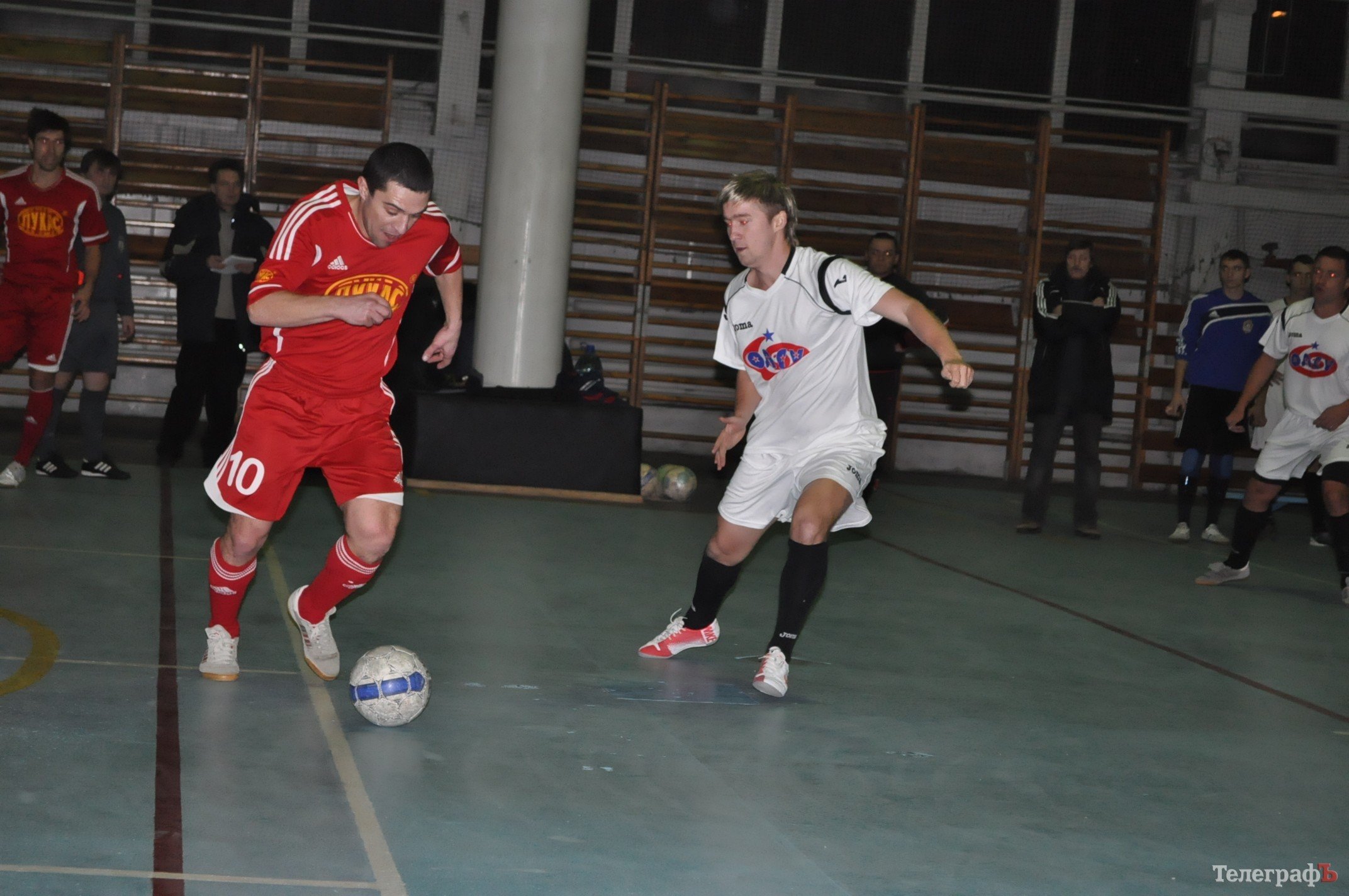 ФУТЗАЛ. "Лукас" показывает зубы ФУТЗАЛ. "Лукас" показывает зубы