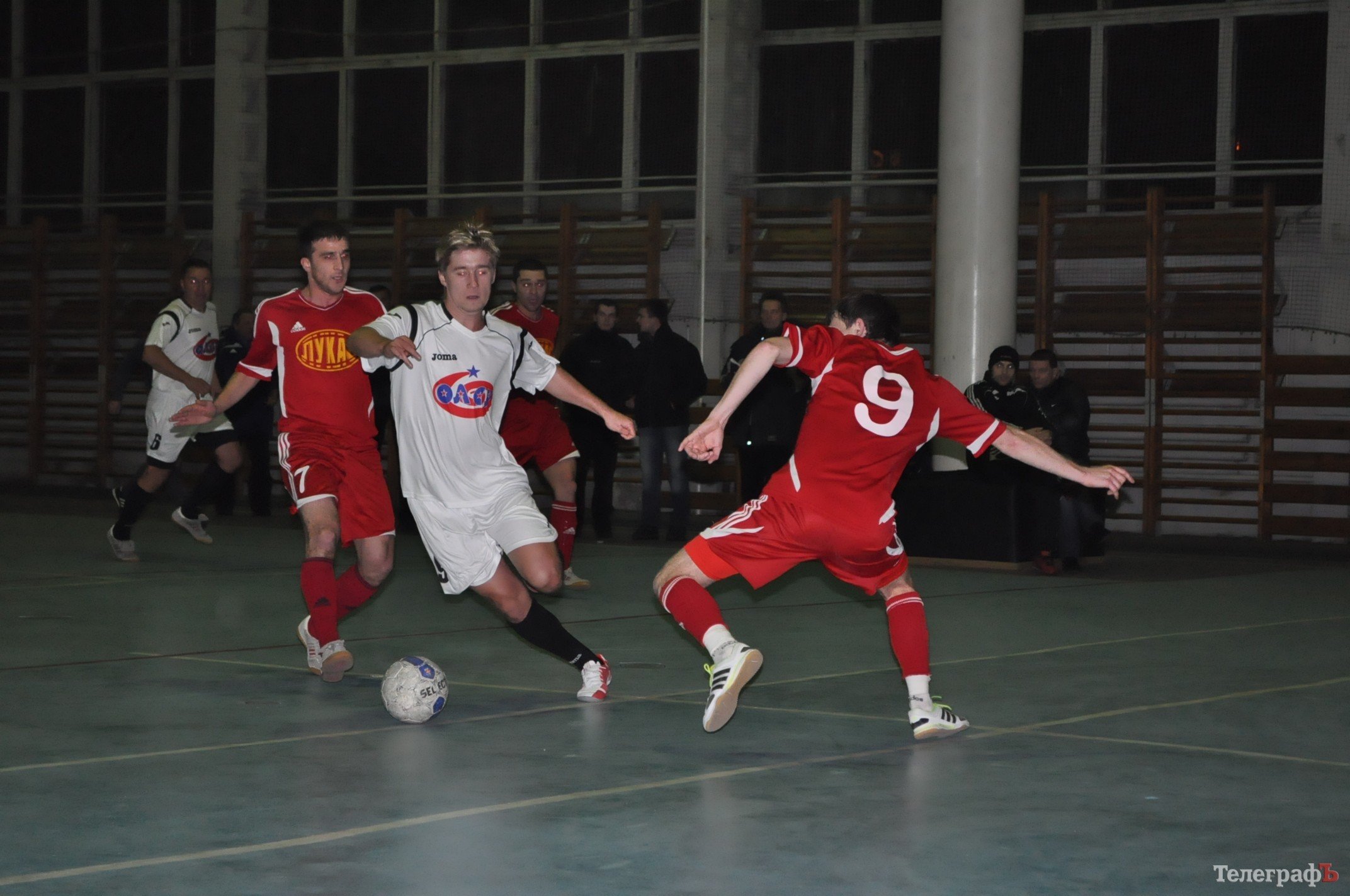 ФУТЗАЛ. "Лукас" показывает зубы ФУТЗАЛ. "Лукас" показывает зубы