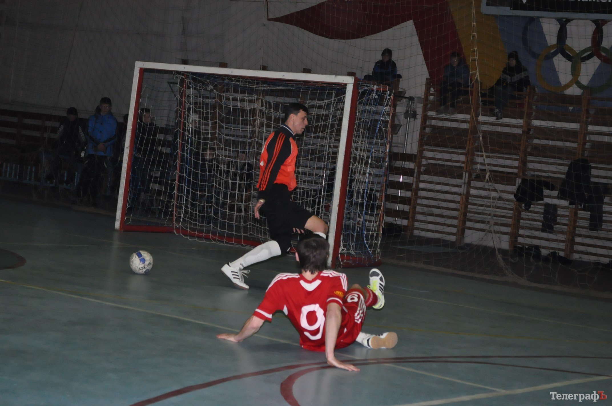 ФУТЗАЛ. "Лукас" показывает зубы ФУТЗАЛ. "Лукас" показывает зубы