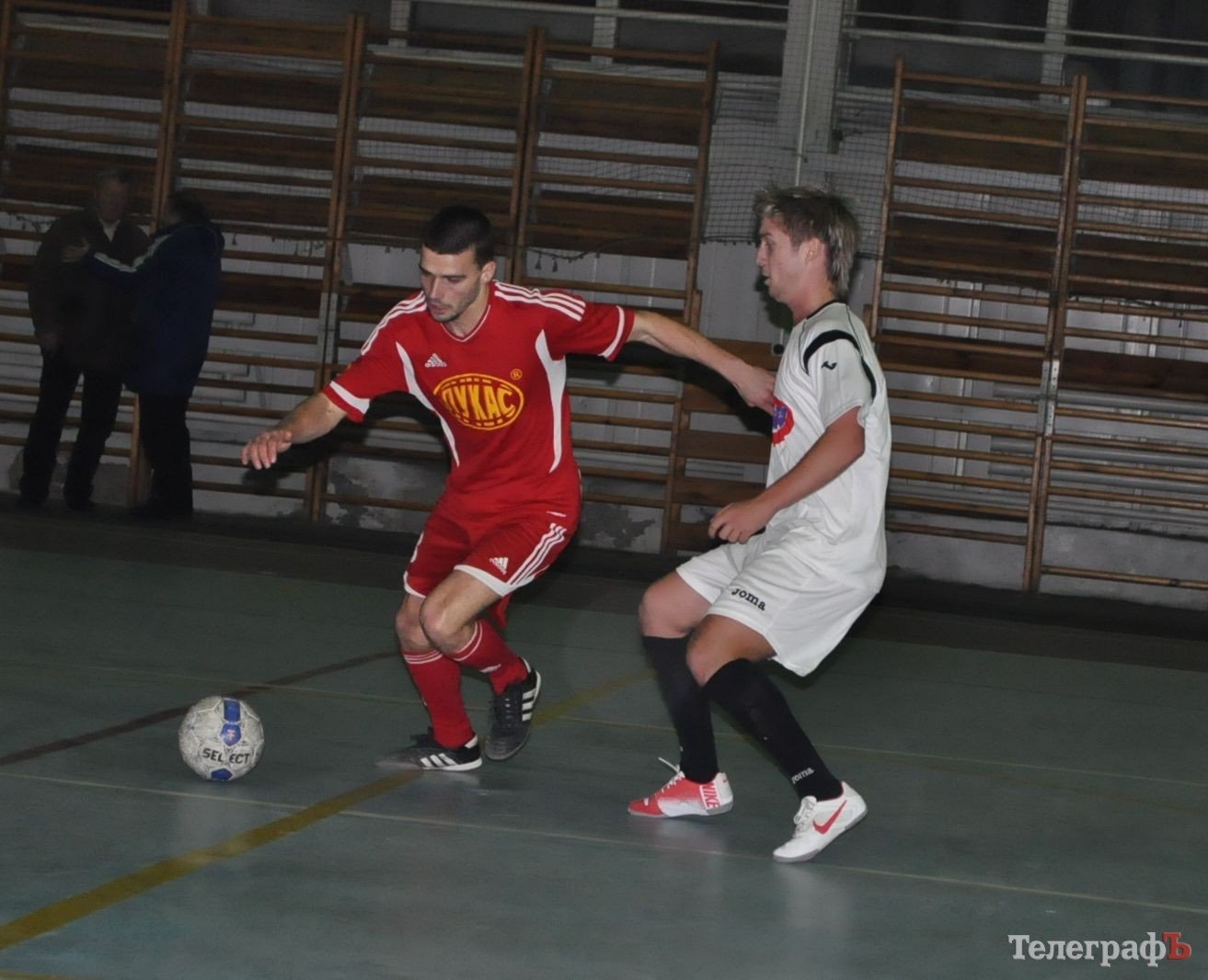 ФУТЗАЛ. "Лукас" показывает зубы ФУТЗАЛ. "Лукас" показывает зубы