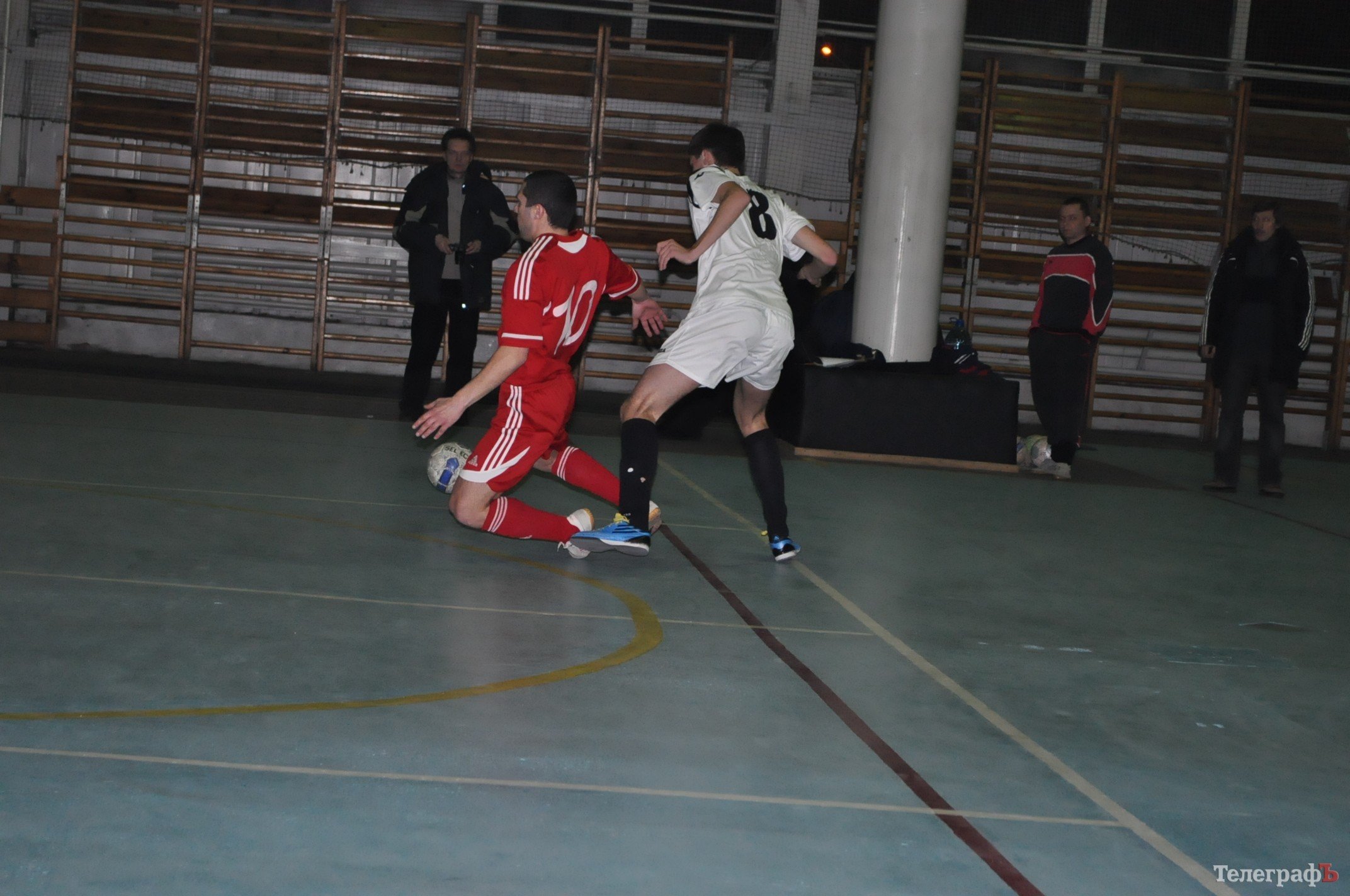 ФУТЗАЛ. "Лукас" показывает зубы ФУТЗАЛ. "Лукас" показывает зубы