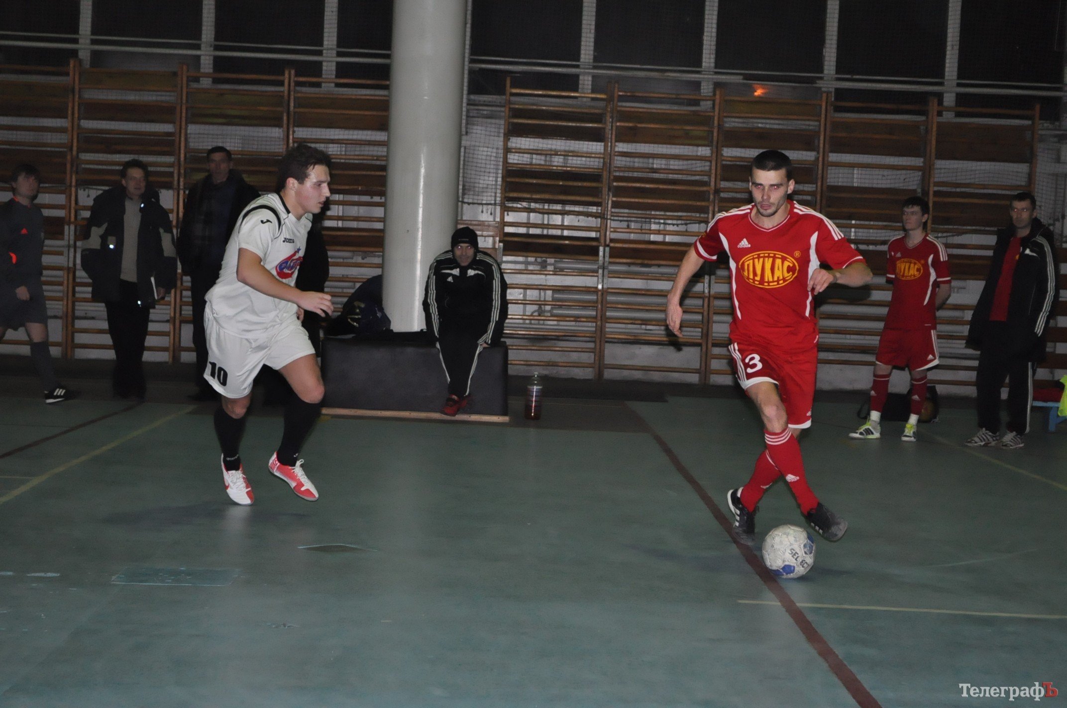 ФУТЗАЛ. "Лукас" показывает зубы ФУТЗАЛ. "Лукас" показывает зубы