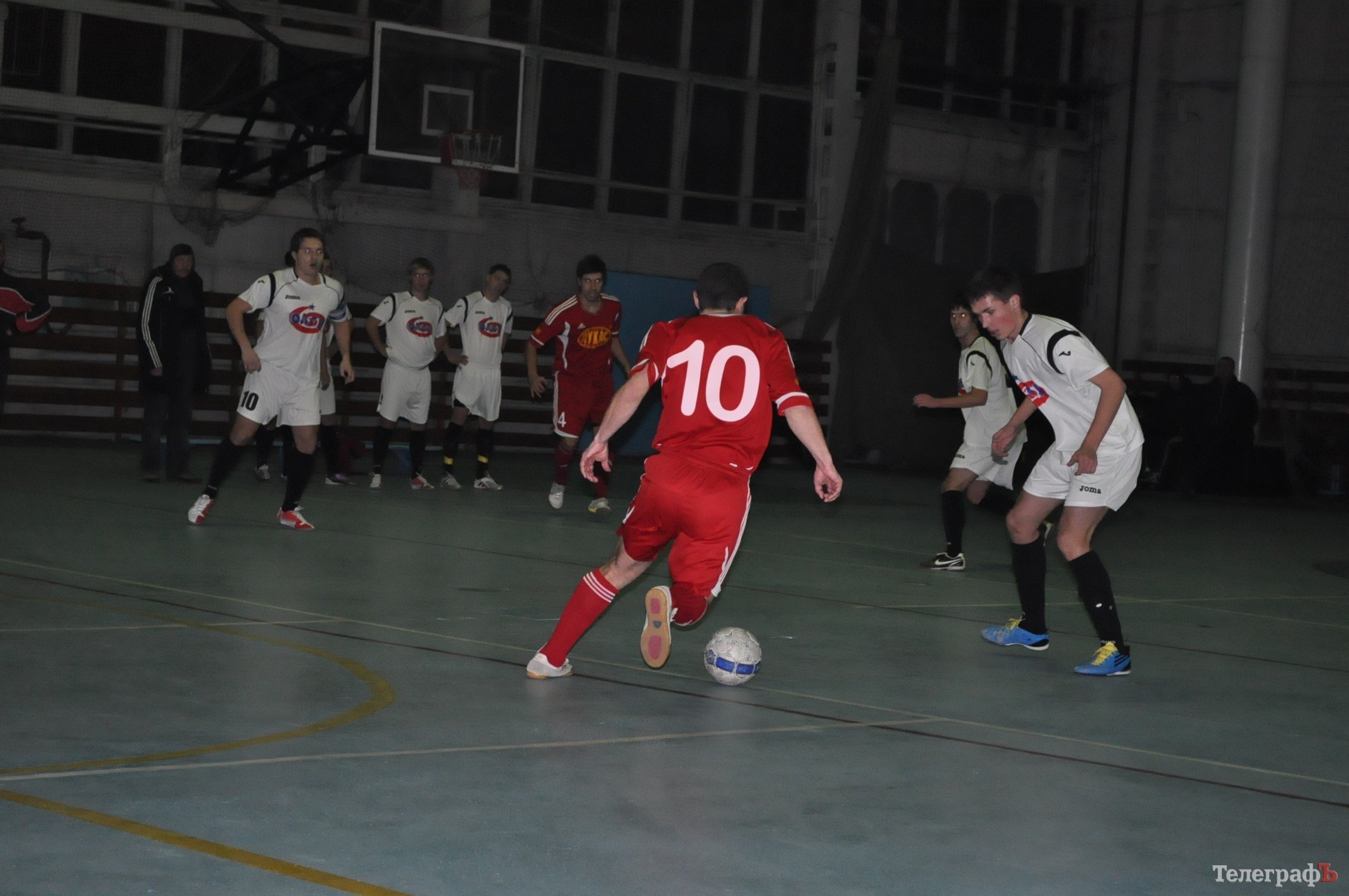 ФУТЗАЛ. "Лукас" показывает зубы ФУТЗАЛ. "Лукас" показывает зубы