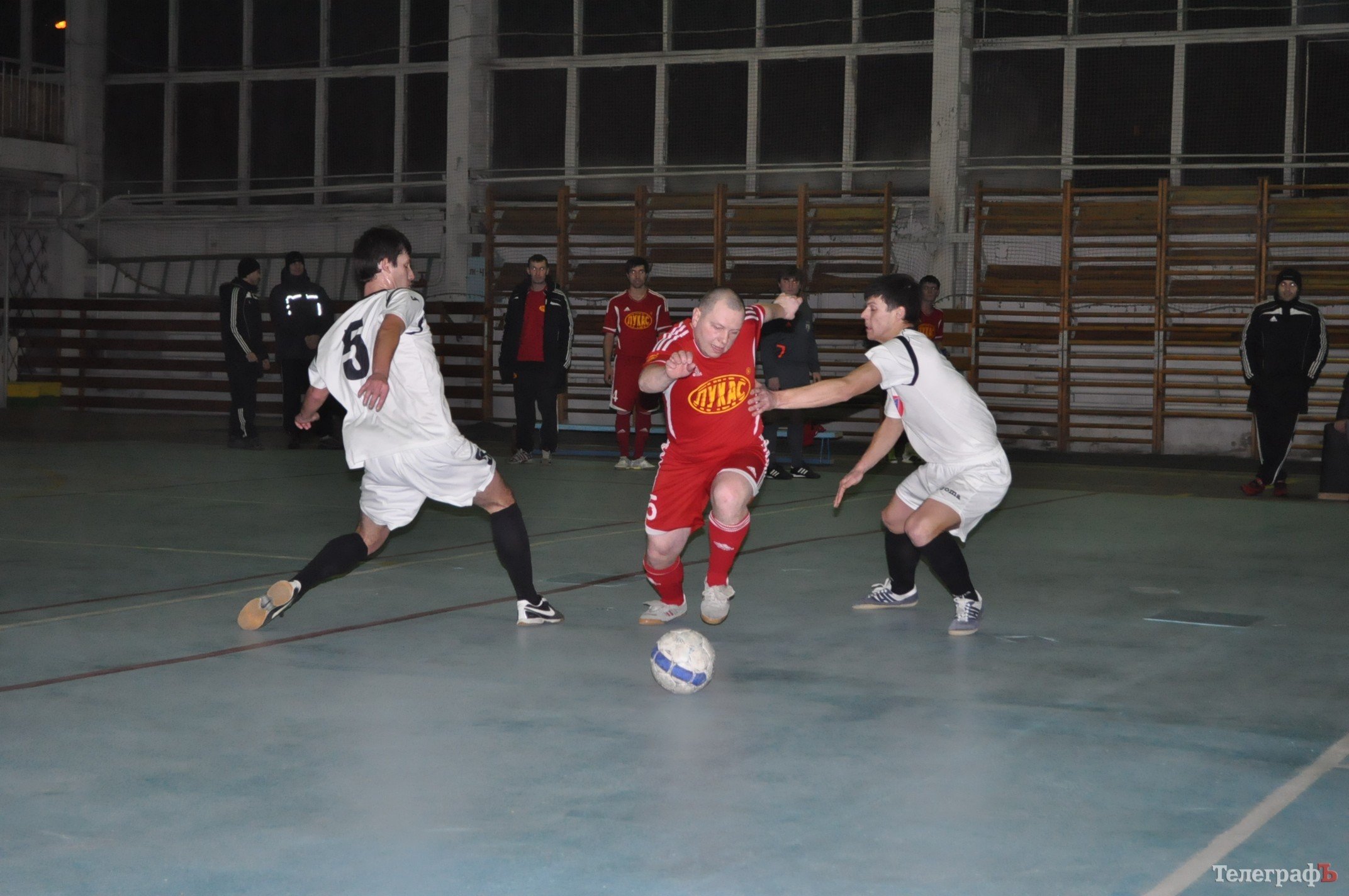 ФУТЗАЛ. "Лукас" показывает зубы ФУТЗАЛ. "Лукас" показывает зубы