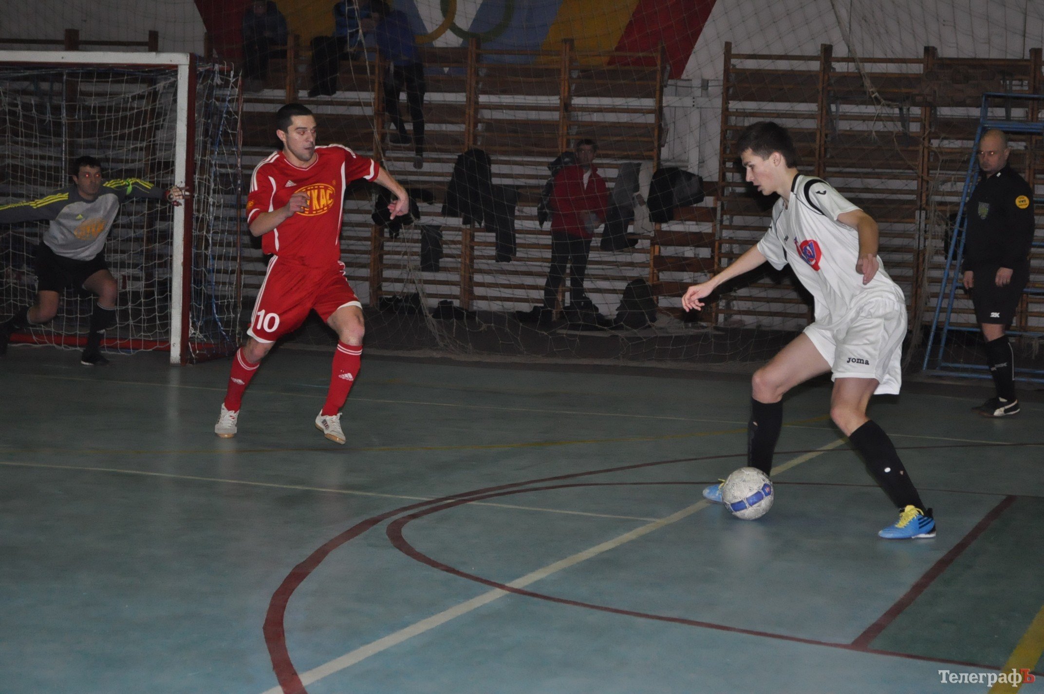 ФУТЗАЛ. "Лукас" показывает зубы ФУТЗАЛ. "Лукас" показывает зубы