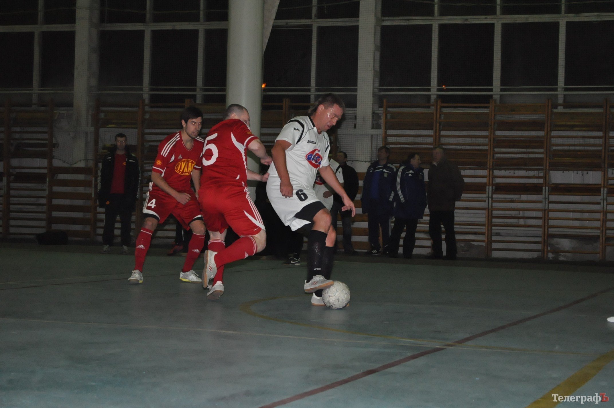 ФУТЗАЛ. "Лукас" показывает зубы ФУТЗАЛ. "Лукас" показывает зубы