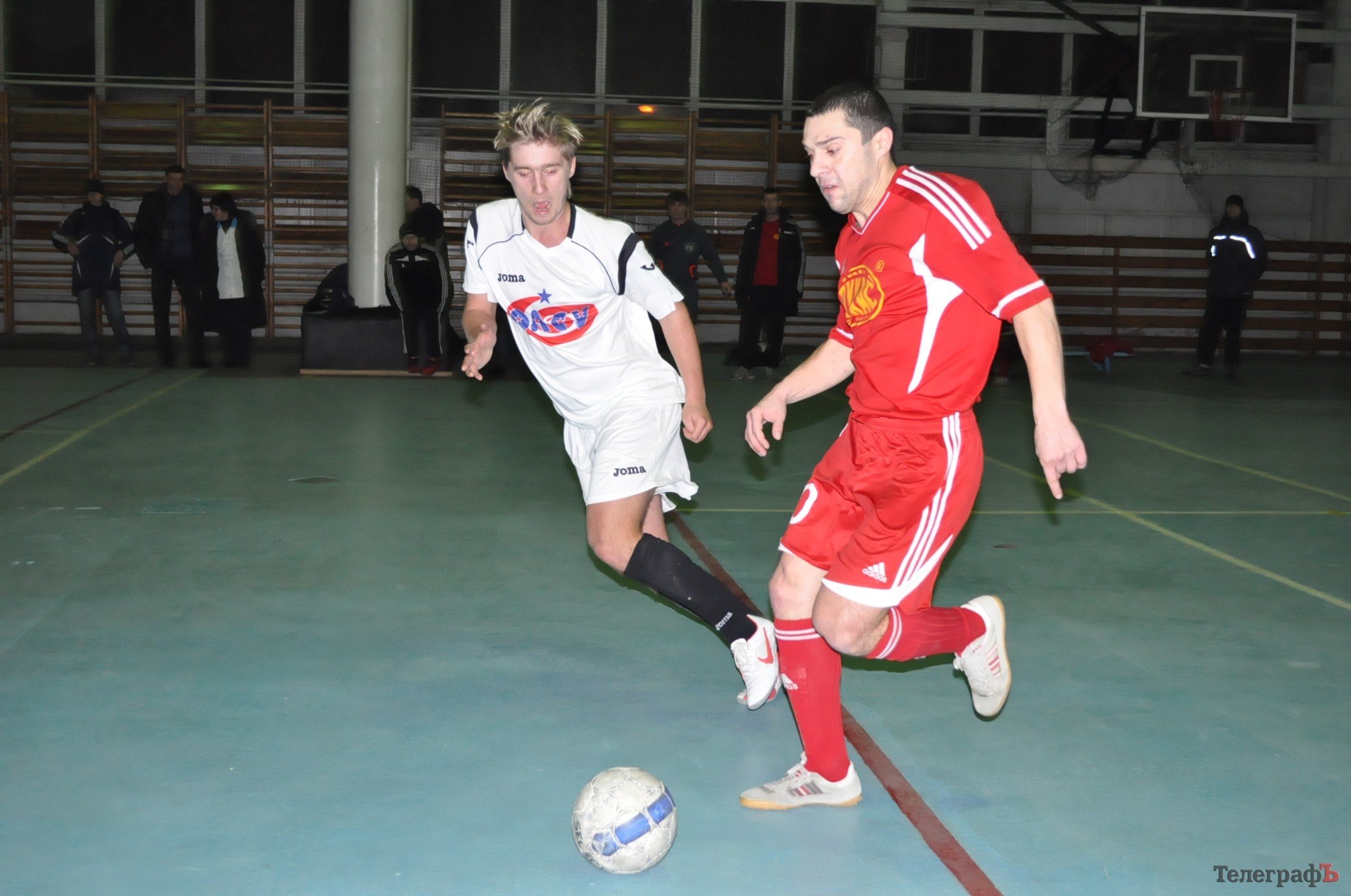 ФУТЗАЛ. "Лукас" показывает зубы ФУТЗАЛ. "Лукас" показывает зубы