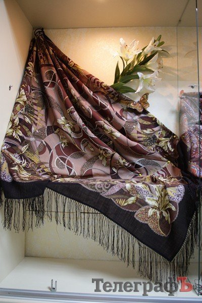 Платки всемирно известной Павлопосадской платочной мануфактуры Платки всемирно известной Павлопосадской платочной мануфактуры