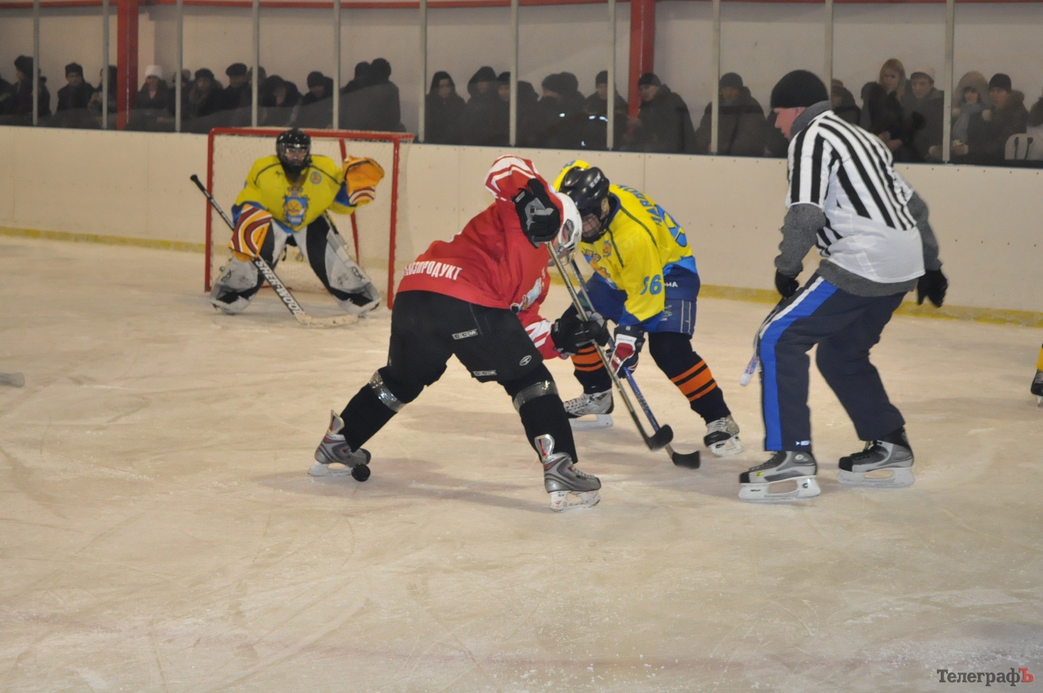 ХОККЕЙ. «Кременчуг» разгромил «Кремень» в местном дерби. ХОККЕЙ. «Кременчуг» разгромил «Кремень» в местном дерби.
