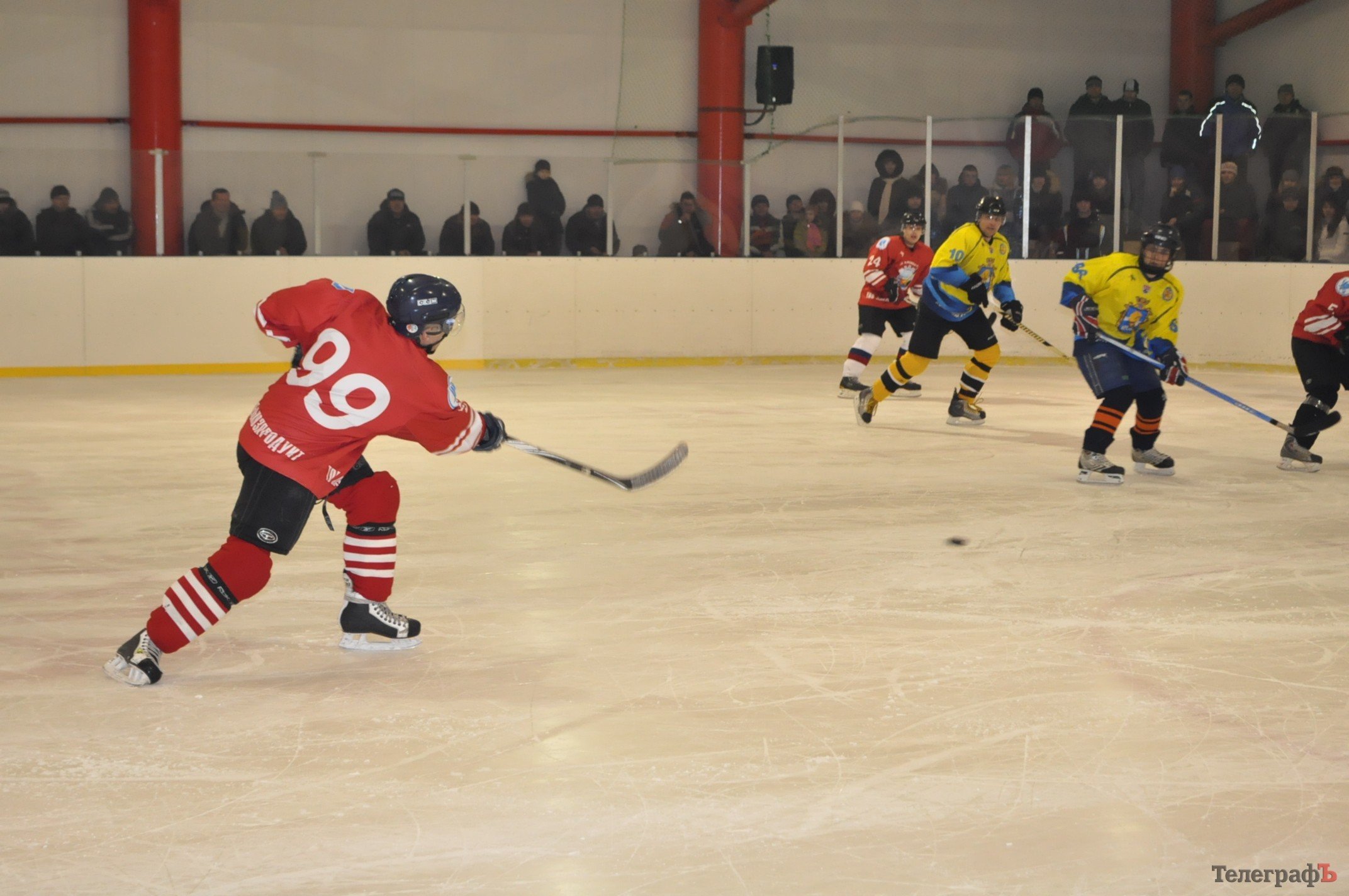 ХОККЕЙ. «Кременчуг» разгромил «Кремень» в местном дерби. ХОККЕЙ. «Кременчуг» разгромил «Кремень» в местном дерби.