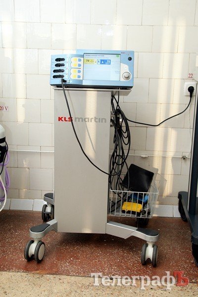 Хирургии 1-й горбольницы передали уникальное оборудование для операций (ФОТО) Хирургии 1-й горбольницы передали уникальное оборудование для операций (ФОТО)