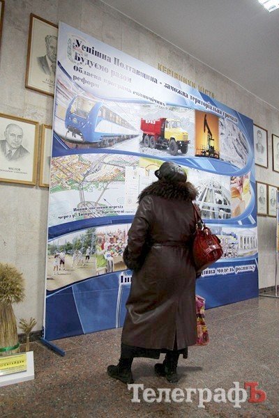 В мэрии стелют ковры Януковичу (ФОТО) В мэрии стелют ковры Януковичу (ФОТО)